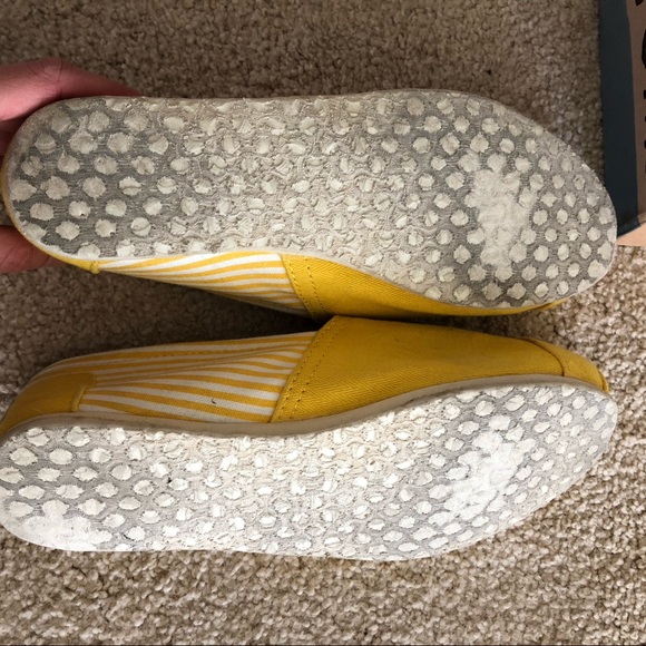 Yellow TOMS - Picture 6 of 7